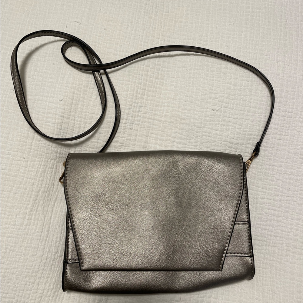 Summer & Rose metallic gray crossbody